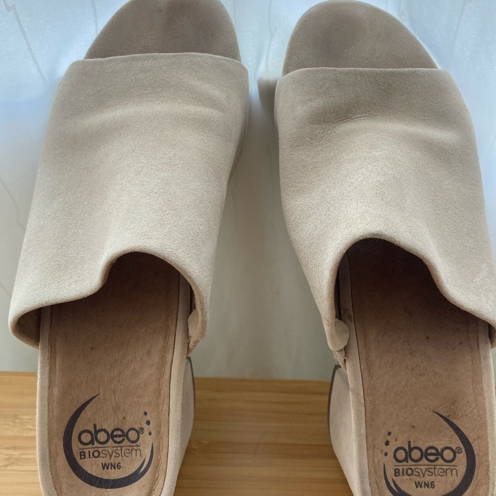 Abeo Tan Mules Comfortable Slip-On Clogs